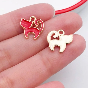 Macro view of cat-shaped enamel alloy pendant showing front and back texture