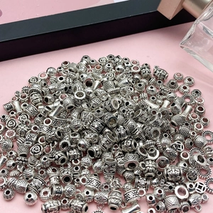 Set di perline distanziatrici in argento antico con motivi floreali per gioielli DIY