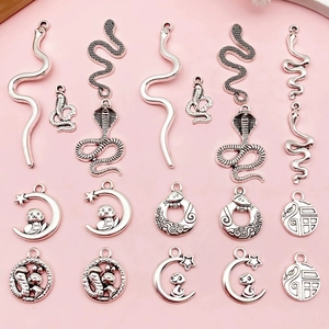 Colgantes de Serpiente de Aleación de Zinc Vintage para Creación de Joyas DIY 2025 Año del Zodiaco Chino de la Serpiente Luna Estrella