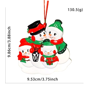 Dimensions détaillées d'une décoration de famille de bonhommes de neige en résine