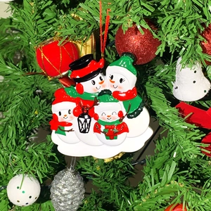 Ornement de Noël famille de 4 bonhommes de neige en résine pour décoration de sapin