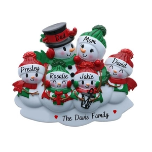 Decorazione natalizia personalizzata con famiglia di sei pupazzi di neve in resina colorata