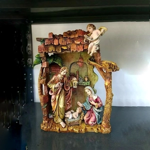 Scène de la nativité en résine peinte à la main représentant Joseph, Marie et l'Enfant Jésus