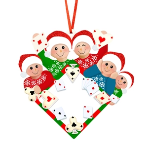 Ornamento natalizio famiglia che gioca a carte con banner DIY per personalizzare