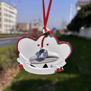 Hand Painted Resin Double Heart Rose Hanging Ornament Romantic Diamond Ring Design For Wedding Christmas Tree Decoration
