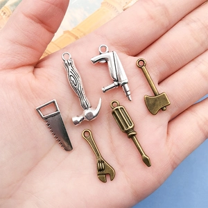 DIY Legierung Werkzeuganhänger Set mit Säge Hammer und Schlüssel für Schmuckherstellung