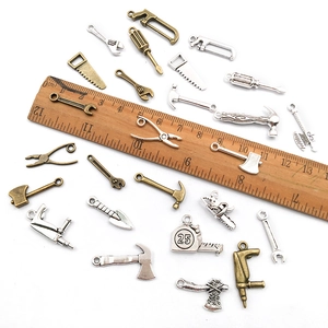 DIY Werkzeug-Anhänger aus Zinklegierung mit Hammer Zange und Säge in Silber und Bronze