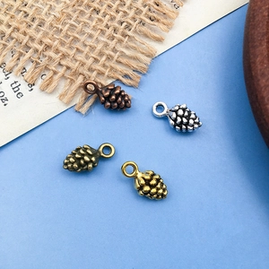 Détails de pendentifs pommes de pin en quatre finitions pour création de bijoux DIY