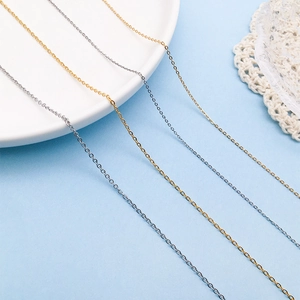 Details von dünnen Edelstahl-Halsketten in Gold und Silber für DIY-Schmuckherstellung
