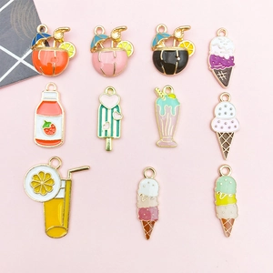 Ciondoli Estivi in Lega Smalto a Forma di Gelato e Dessert Cartoni Animati Accessori per Gioielli Fai da Te Collana Bracciale