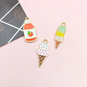 Ciondoli colorati in lega a forma di cono gelato e bottiglia di latte alla fragola per gioielli