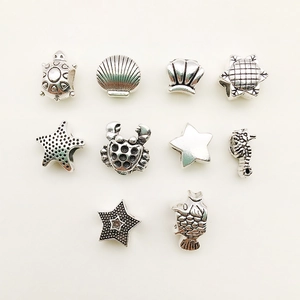 Vue détaillée de 10 breloques océan en argent vintage avec étoile de mer pour bijoux DIY