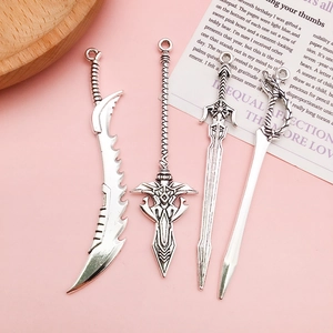 Ensemble de quatre pendentifs épée en alliage d'argent antique pour bijoux DIY