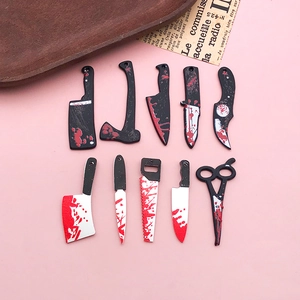 Détail de breloques d'armes sanglantes d'Halloween en acrylique pour boucles d'oreilles DIY