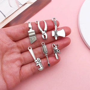 Set mit 6 Vintage-Silber-Werkzeuganhängern aus Legierung für DIY-Schmuckherstellung