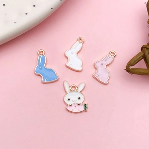 Lot de quatre breloques lapin mignonnes en alliage de zinc et émail pour porte-clés DIY