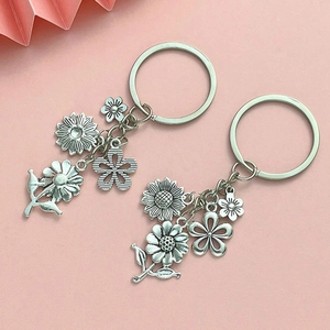 Vintage Antique Silver Zinc Alloy Sunflower Daisy Flower Keychain For Women Pastoral Floral Bag Charm Pendant Gift