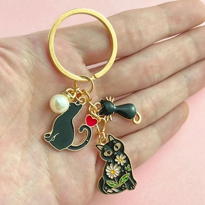 Porte-clés chat noir mignon avec anneau en métal doré et breloques en émail pour cadeau