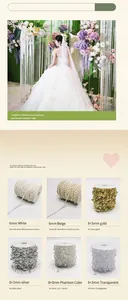 Detalle de cadenas de perlas acrílicas en varios tamaños para decoración de bodas