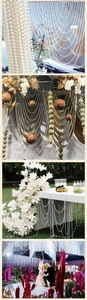 Detalle de cadena de perlas blancas para decoración de bodas y techos de eventos festivos