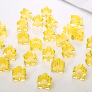 Gelbe lichtdurchlässige Spielfiguren aus poliertem Harz für Brettspiel-Zubehör-Sets