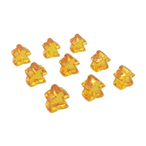 Set mit 9 bernsteinfarbenen Kristall-Spielfiguren für Brettspiele auf weißem Grund