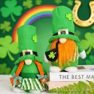 Gnomes de la Saint-Patrick en peluche avec chapeau de trèfle vert et barbe orange