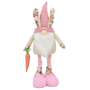 Poupée gnome de Pâques avec oreilles de lapin à fleurs roses et jambes rayées sur fond blanc