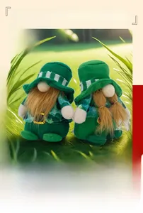 Détail de gnomes de la Saint-Patrick avec chapeaux rayés verts et trèfles