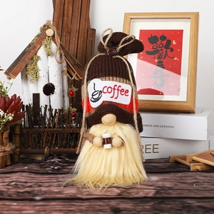 Gestrickte Kaffee-Zwerg-Puppe mit Kaffee-Mütze und Miniaturtasse für die Dekoration