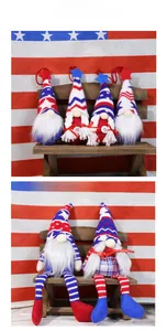 Gnome patriotique en peluche avec détails d'étoiles et rayures rouges blanches et bleues