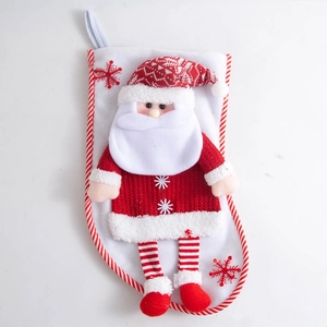 Chaussette de Noël nordique haut de gamme avec poupée Père Noël 3D et flocons brodés rouges