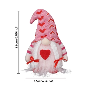 Valentinstag-Zwerg mit rosa Strickmütze und Herzdetails, Maße 22x16cm groß