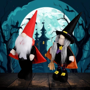 Stehende Halloween-Zwerge aus Plüsch mit Spitzhüten und Besen für die Festdekoration