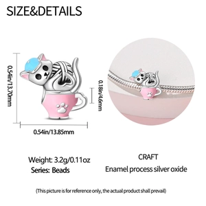 Detailweergave van kattenbedel met emaille en afmetingen 13,7x13,85mm voor armbanden