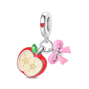 Detail von Apfel- und Schleifen-Charm-Anhänger mit Herzverschluss für Armbänder