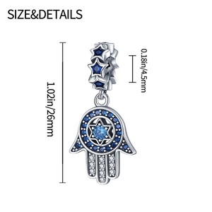 Gedetailleerde afmetingen van de Hamsa-hand en sterbedel met blauwe zirkonia