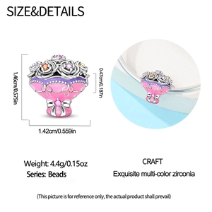 Detail view of flower bouquet charm with pink enamel and dimensions in centimeters