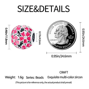Größentabelle für 11,8 mm rosa Blumenperle mit Zirkon neben einer Vierteldollar-Münze