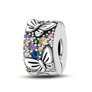 Dettaglio charm farfalla in argento con cristalli colorati per bracciali fai-da-te