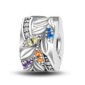 Macro di charm a quadrifoglio in argento con zirconi colorati per gioielli fai-da-te