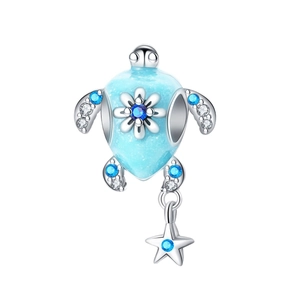 Charm tartaruga marina luminosa in argento con smalto blu e pendente a stella