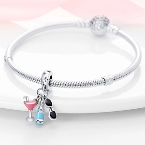 Bracelet maille serpent en argent avec breloques émaillées cocktail, bière et lunettes
