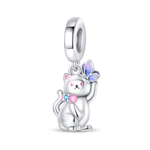 Pendentif chat en argent détaillé avec oreilles en émail rose et pierre précieuse bleue