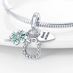 Pendentif trèfle fer à cheval argenté avec breloque cœur sur bracelet élégant