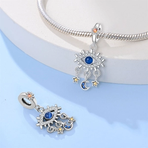 Charm occhio di Allah in argento con pietre blu e pendenti a forma di stella e luna per gioielli