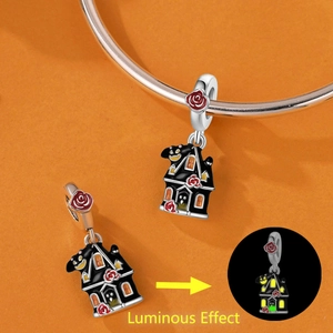 Lichtgevende spookhuis bedel met rode rozen en glow-in-the-dark effect voor armbanden