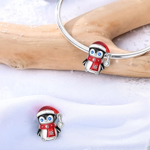 Abalorio de pingüino plateado con gorro de Navidad y bufanda para pulseras festivas