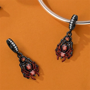 Gothic spin bedeltje met rood hart kristal op armband voor Halloween sieraden