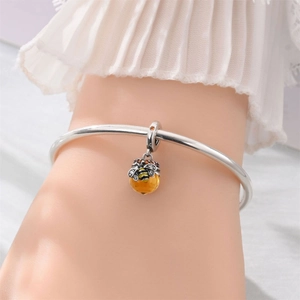 Silberner Bienen-Armreif mit gelbem Edelstein und glitzernden Pavé-Akzenten